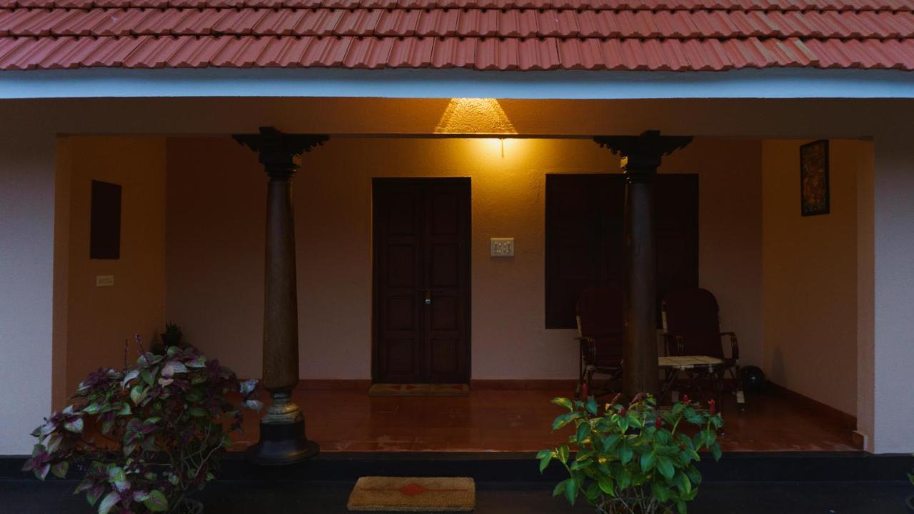 Canalview Private Cottage Azhikkal Ayiram Thengu Panmana Dış mekan fotoğraf