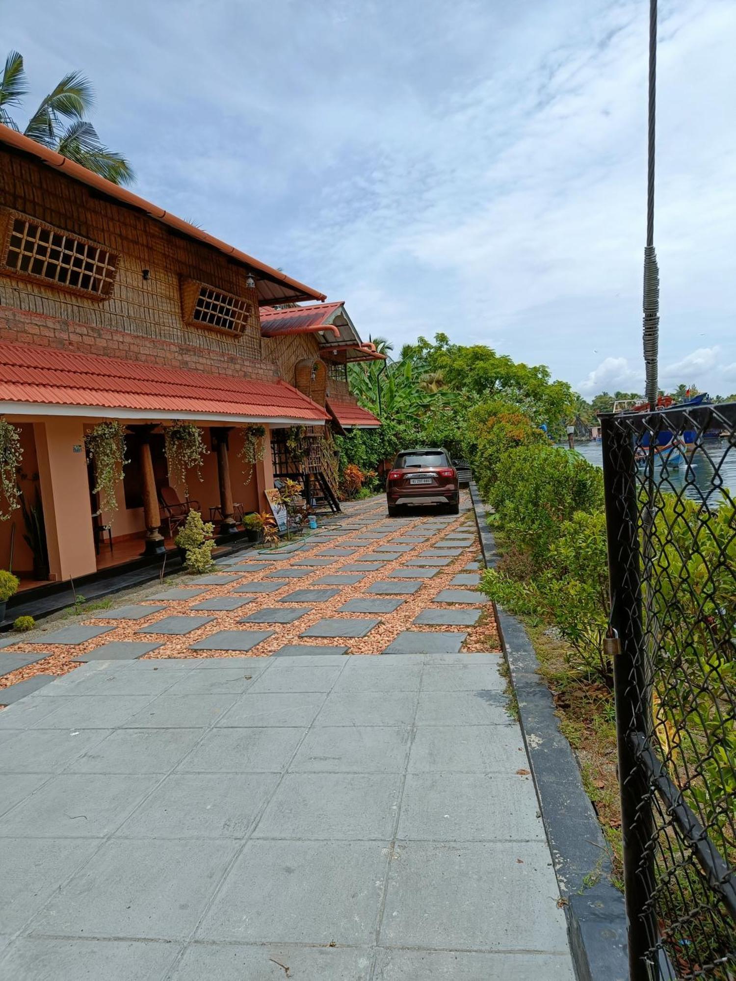 Canalview Private Cottage Azhikkal Ayiram Thengu Panmana Dış mekan fotoğraf